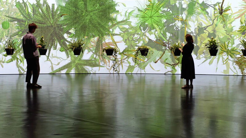 Файл:2 Eau de Jardin 2004 ChristaSommerer LaurentMignonneau PhotoCredit TobiasWootton-ZKM.jpg